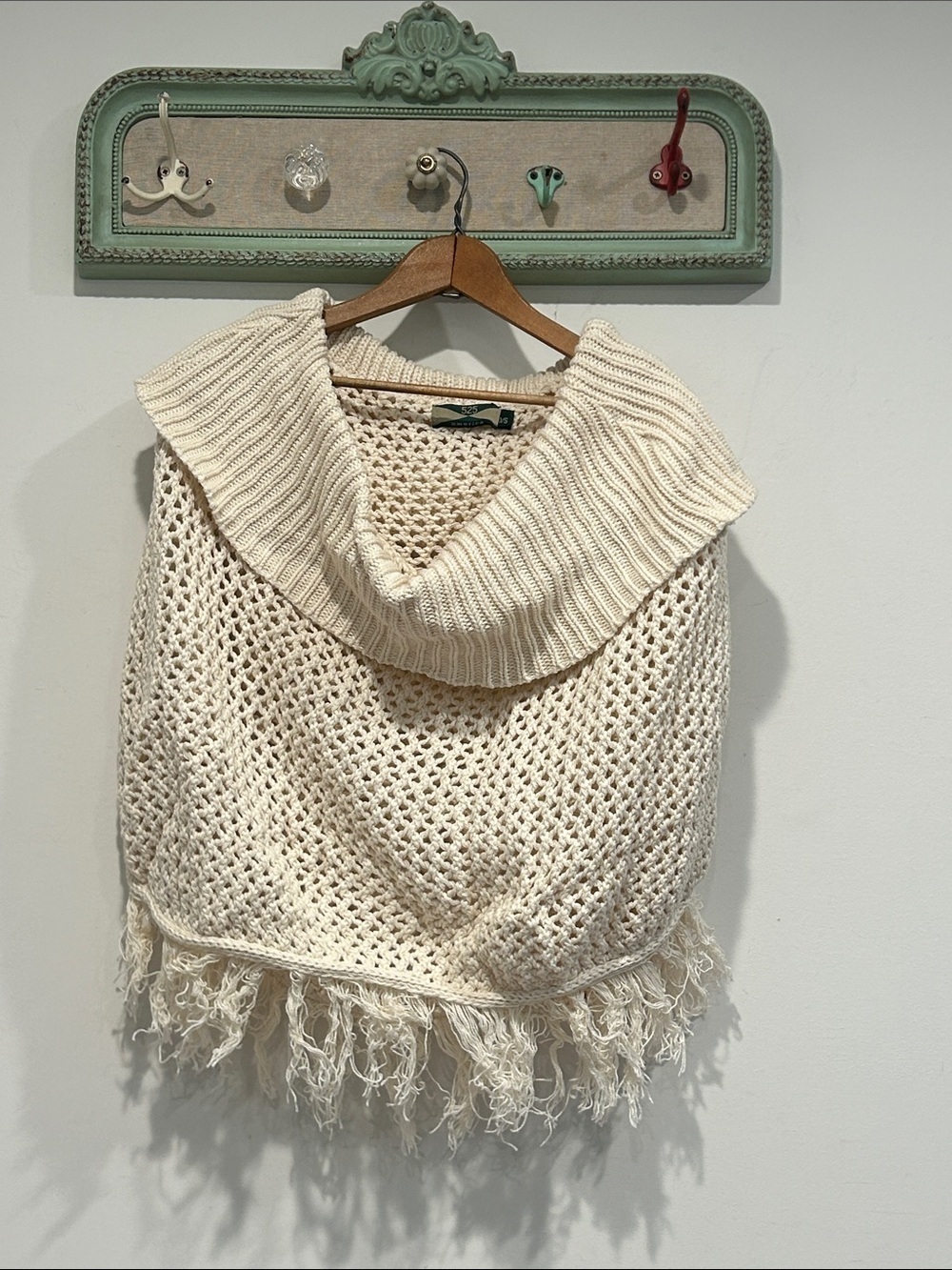 Vintage 525 American Cream Crochet Knit Fringe Poncho Wide Ribbed Collar o/s